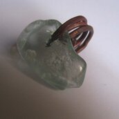 Anello unico ottenuto con la tecnica di fusione tra cristallo rame e mirra