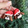 Orecchini in fimo cane cavalier king charles in fimo natalizi, gioielli natalizi come idea regalo per amanti dei cani o ricordo cane