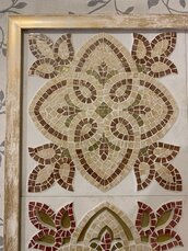 Quadro in mosaico disegno geometrico nei toni oro