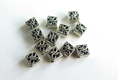 Acxico 500 Perline Distanziali Fiore Argento Tibetano 4mm - Per Creazione Gioielli Fai Da Te, Bracciali, Collane