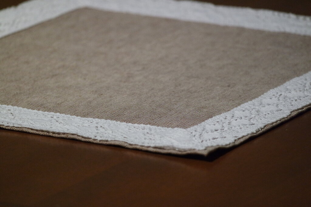 CENTRO TAVOLA RUNNER QUADRATO PIZZO E LINO SHABBY CHIC Per La Cas centro-tavola-runner-quadrato-pizzo-e-lino-shabby-chic-per-la-cas