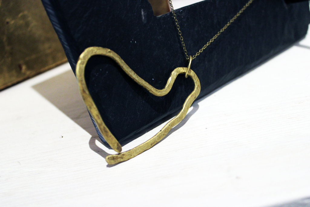 4 pezzi Ciondolo a forma di cuore con sole Cuore in ottone blu vuoto 1 foro Ciondolo a forma di cuore vintage Accessori per gioielli vintage Patina rustica blu Fai da te