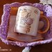 Tazza mug porcellana dipinto a mano con tovaglietta abbinata e cestino