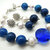 Parure blu orecchini e bracciale con sfere di agata blu brasiliana categoria A.