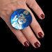 Anello bottone madreperla blu-cina con strass fatto a mano.