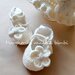 Scarpine Battesimo bimba in lana merino con fiore in velluto bianco panna