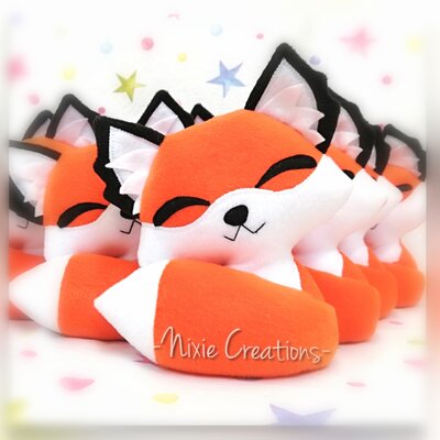 Pupazzo Volpe Kon-Kon Addormentata - Fanta Pets by Nixie Creations Pupazzo Volpe Kon-Kon Addormentata - Fanta Pets by Nixie Creations