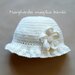 Cappello/cappellino bambina in lana merino - fiore in velluto - bianco panna - uncinetto