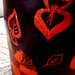 Vaso di ceramica lucidato a cera, maufatto di creta rossa su fondo nero motivi diversi  di foglie graffite che fanno risaltare il cotto sottostante 