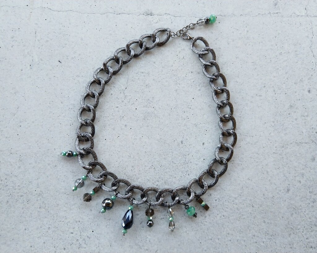Collana artigianale in tessitura con cristalli Nero-Argento
