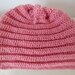 Caldo e morbido cappello di lana  di ottima qualità color rosa antico, realizzato a uncinetto.