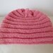 Caldo e morbido cappello di lana  di ottima qualità color rosa antico, realizzato a uncinetto.