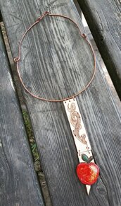 Collana wire artigianale "serpente e mela".
