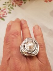 Anello in alluminio regolabile con perla