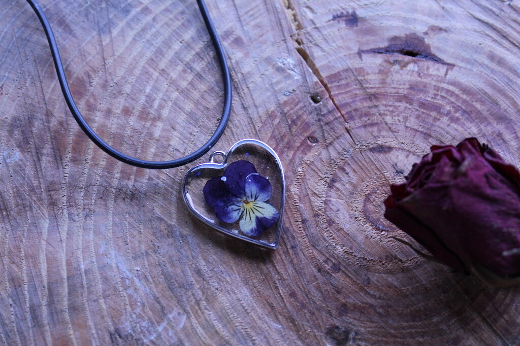 Collana a forma di cuore con ametista viola – Ciondolo minimalista fatto a mano, argento sterling, regalo di gioielli con amore ed energia positiva - Italia