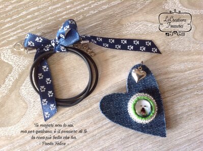 Ciondolo in jeans con cane bichon frise' e perline di vetro Ciondolo in jeans con cane bichon frise' e perline di vetro
