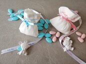 20 sacchettini porta confetti in rigatino di cotone ricamato con dei cuori con calamita in polvere di ceramica di topolino e Minnie