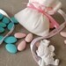 20 sacchettini porta confetti in rigatino di cotone ricamato con dei cuori con calamita in polvere di ceramica di topolino e Minnie