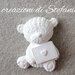 20 sacchettini porta confetti in rigatino di cotone Bianchi con calamita a forma di orsetto in polvere di ceramica.