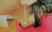 Orecchini con catena pendente e perla, regalo orecchini con perla,regalo per donna e ragazza,orecchini con perla,orecchini fatti a mano.
