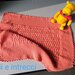 Copertina culla per neonata in lana lavorata ai ferri e uncinetto 