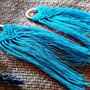 Orecchini macrame in cotone azzurro con perline colorate