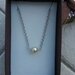 Catena con perlina centrale,catena argento e perla,regalo gioiello con perla, regalo per compleanno catena con perla,regalo damigella perla.