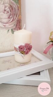 Candela decorata con fiorellini di raso