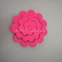 Fustellati fiori rosa in gomma crepla o feltro