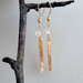Orecchini pendenti in oro laminato e diamanti Herkimer. Orecchini artigianali fatti a mano, artigianato italiano