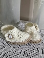 Stivaletti neonato con fiore e bottone 