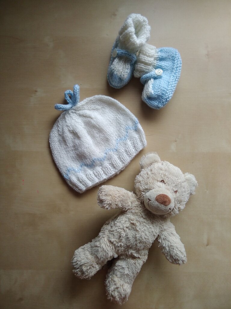 Cappellino neonato, scarpette neonato, set neonato lana,scarpine  maglia,regalo nascita,corredino bebè,berrettino bimbo