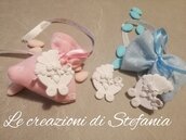 20 sacchettini porta confetti in pannolenci decorato o in rigatino di cotone con carrozzina calamita in polvere di ceramica per nascita