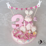 Cake topper coniglietto tea party e dolcetti in rosa personalizzabile con nome
