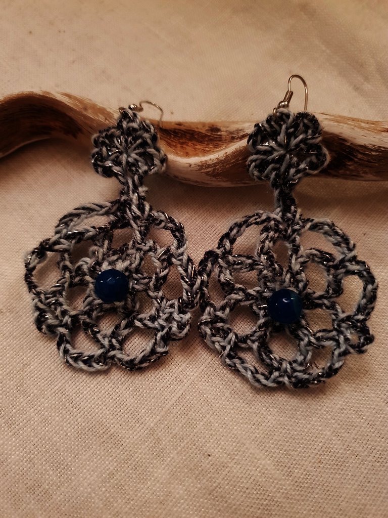 Orecchini Pendenti In Agata Viola Naturale Con Finitura Argento - Stile Contemporaneo 3x3 Cm