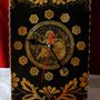 Orologio in legno decorato decoupage con soggetti di Trine Pizzi e Merletti, fondo nero e craquelè