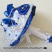                                                             Bouquet con rose bianche e blu