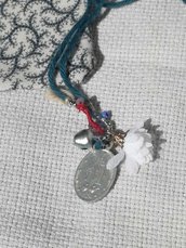 collana amuleto in filo di cotone con santino vintage 