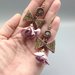 Orecchini pendenti in tessitura di perline di vetro, fiori in tessuto