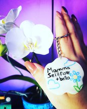 Portachiavi personalizzabile con scritta, dedica, disegno e colore, festa della mamma, a forma di fiore fatto a mano.