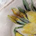 Piatto Ottagonale Vetro decorato con motivo floreale decoupage e fondo effetto tessuto.