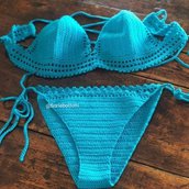 Bikini in cotone uncinetto color blu turchese 