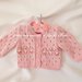 Maglia giacca  bambina in rosa con roselline ricamate