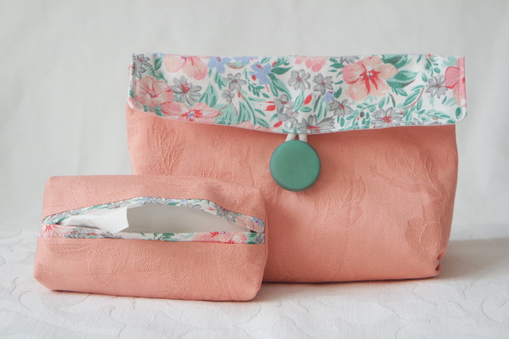 Pochette Mini Portachiavi Da Borsa - Portarossetto E Portamonete Con Moschettone Dorato, Sciarpa In Seta Inclusa, Colore Bianco Grigiastro, Regalo Donna