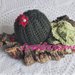 Composizione cactus all'uncinetto su corteccia