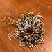 Orecchini in tessitura di perline toni del nero oro e bronzo
