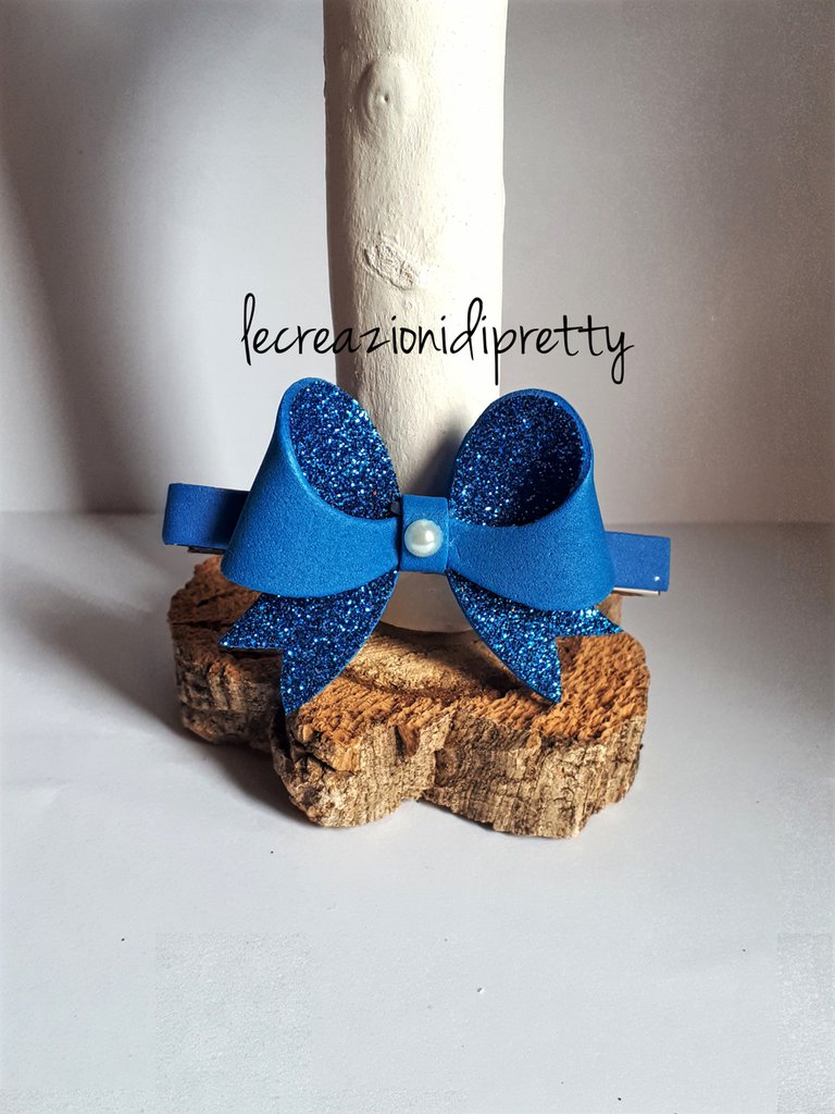 Chiara Ferragni Con La Pinza Firmata Tra I Capelli: Il Mollettone Costa - Foto 8