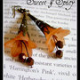 FLOWERS COLLECTION-"BRONZE NUTS" LUCITE TRUMPET FLOWER EARRINGS-ORECCHINI VINTAGE CON FIORE IN LUCITE 