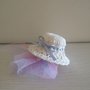 Cappellino uncinetto con tulle e fiocchetto