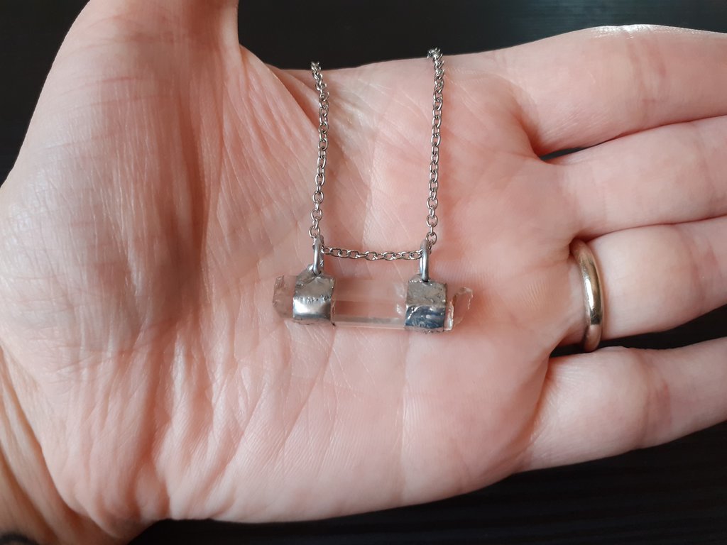 Collana con punta di cristallo di quarzo trasparente, grande collana con ciondolo in oro e cristallo, collana con cristallo curativo, collana lunga con cristallo di quarzo naturale - Italia